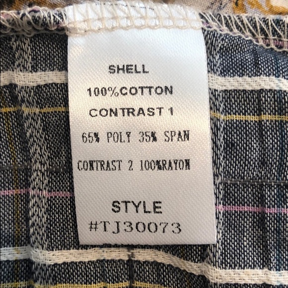 - Multi colored blouse. - Picture 3 of 3